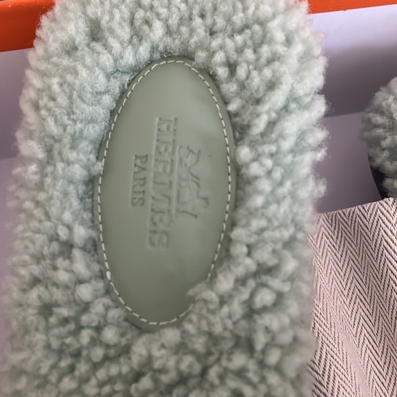 NIB HERMES Teddy Woolskin Oran Sandals Vert D'eau Furry Fuzzy  Sea Green 38.5 - Picture 4 of 5